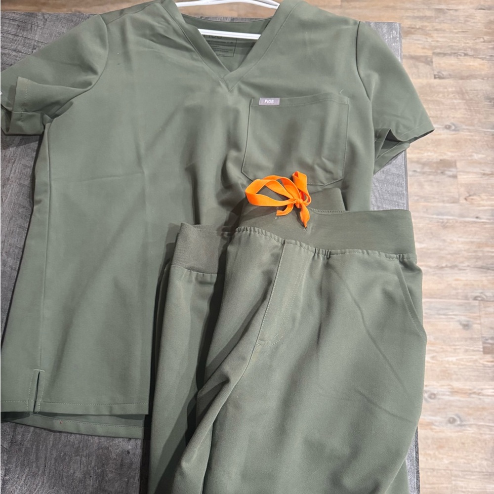 Olive Green figs
Medium Catarina top
Medium Tall High waisted